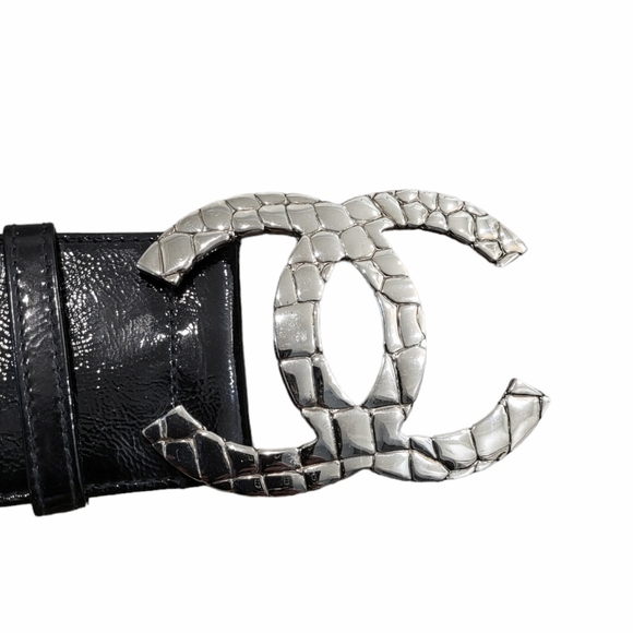 CHANEL O7 Black Patent Leather Quilted CC Logo Wide Belt - Picture 6 of 11